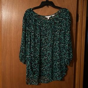 Ladies sheer 3/4 sleeve green print top new without tags